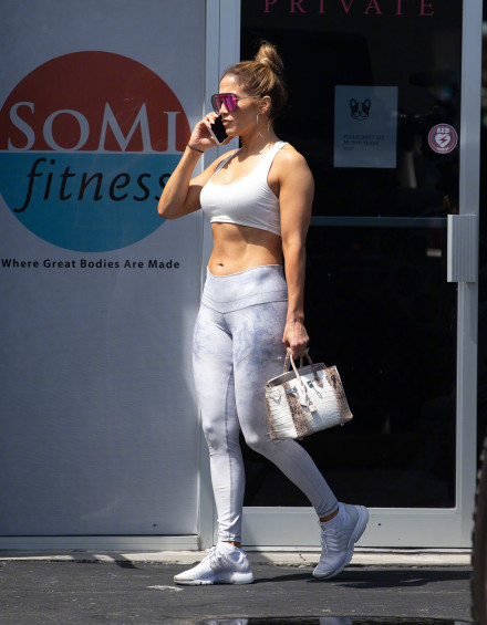 性感健康！Jennifer Lopez去健身房最新街拍极清美图大赏！J. Lo还有不到仨月就50岁了！这身材绝了！！-街拍look