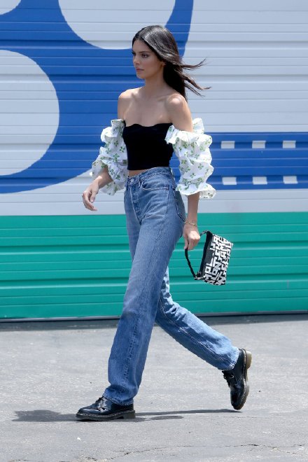 肯豆 Kendall Jenner 在洛杉矶出街，好看好看好看！-街拍look