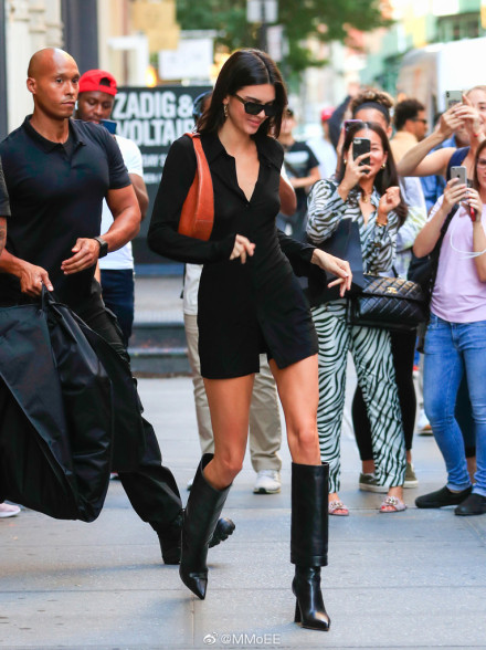 Kendall Jenner 纽约时装周街拍，真的给她的身材尤其这双腿点一百个赞！-街拍look