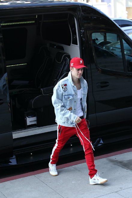 Justin Bieber 最新洛杉矶街拍，又帅回来啦！-街拍look